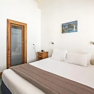 The Cambridge & Backpackers Hostal