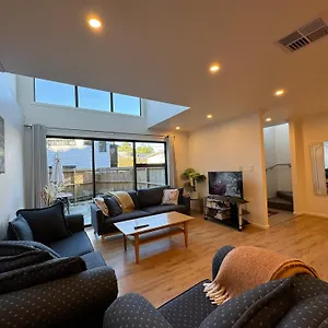No Party Allowed, Entire Brand New 3 Bedroom Townhouse, Free Unlimited Fibre Wifi And Free Parking Wellington