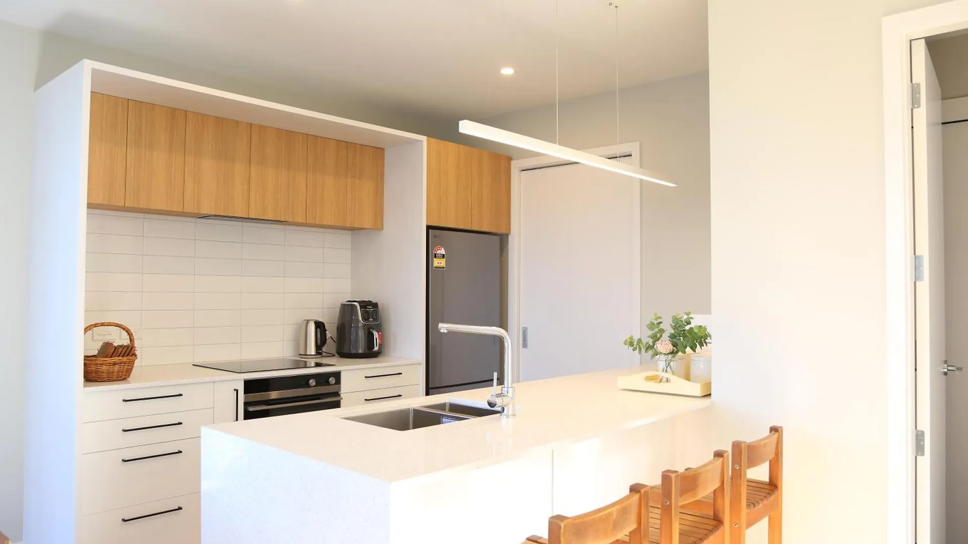 Skyline Vista - Entirely New House With Luxe Views, Espresso, Netflix & Free Parking Villa Wellington