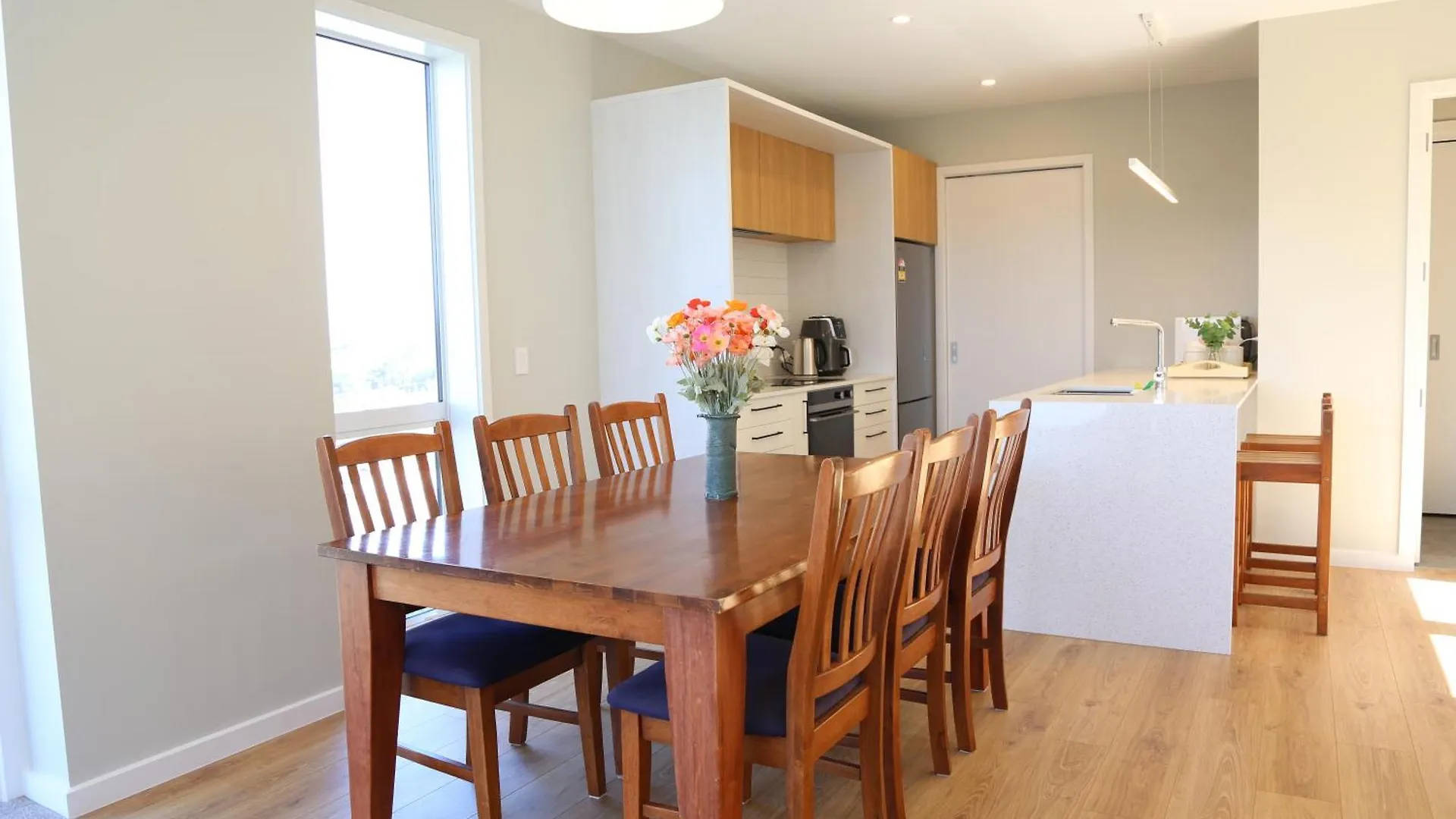 Villa Skyline Vista - Entirely New House With Luxe Views, Espresso, Netflix & Free Parking Wellington