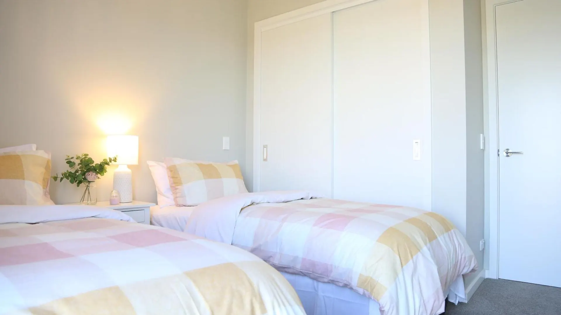 Сasa de vacaciones Villa Skyline Vista - Entirely New House With Luxe Views, Espresso, Netflix & Free Parking Wellington